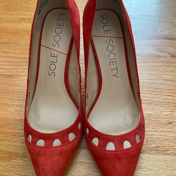 SOLE SOCIETY Magnolia Poppy Sued Pumps - Picture 13 of 14
